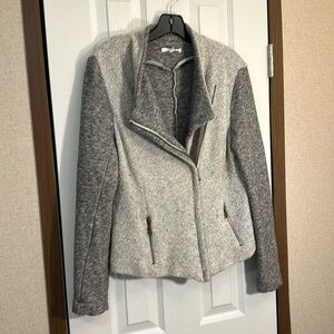 Drew brand women’s jacket. Large. Two tone grey. Zipper pockets.